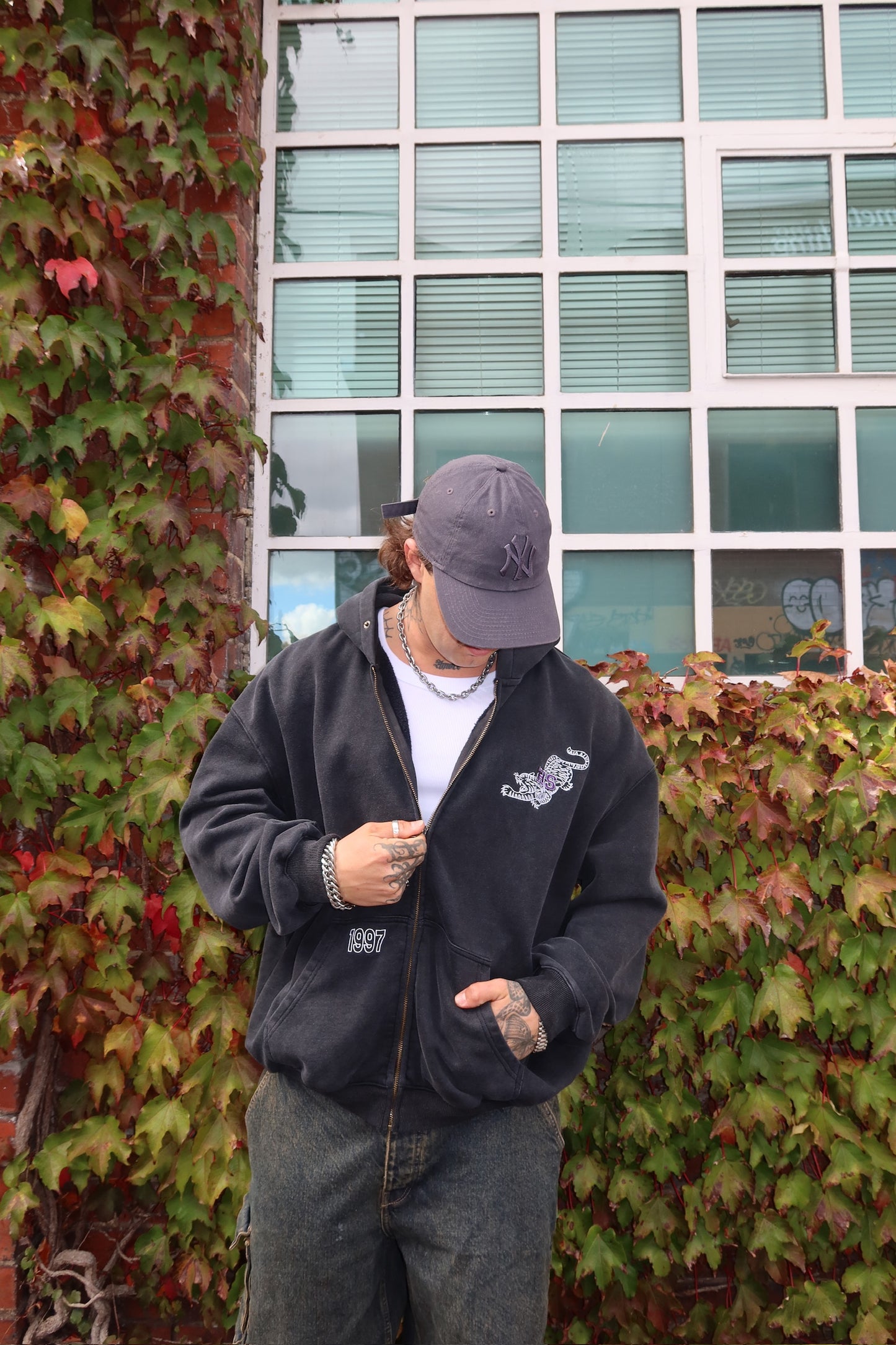 TGR '97 ZIP UP - Washed Black